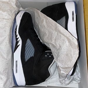 Air Jordan 5 Retro 11 1/2 Mens Brand New. Hardly Worn.